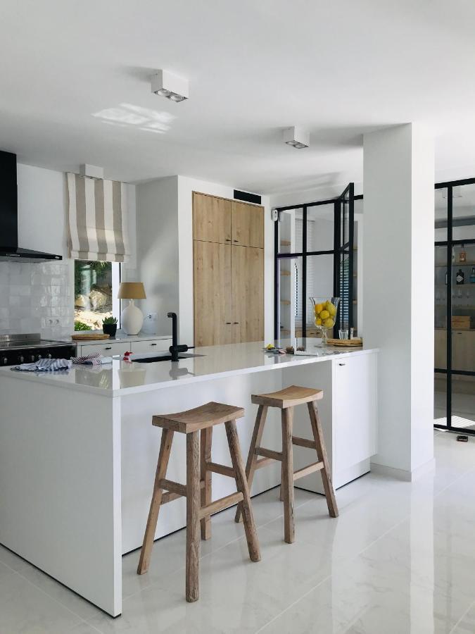 Frontline Villa, Five Star Deluxe 坎佩略 外观 照片
