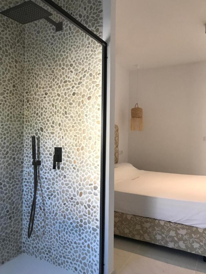 Frontline Villa, Five Star Deluxe 坎佩略 外观 照片