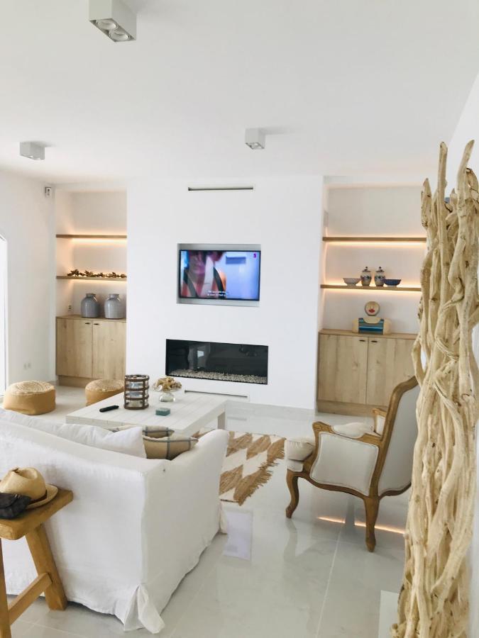 Frontline Villa, Five Star Deluxe 坎佩略 外观 照片