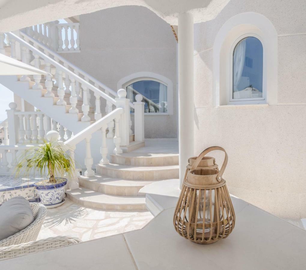 Frontline Villa, Five Star Deluxe 坎佩略 外观 照片