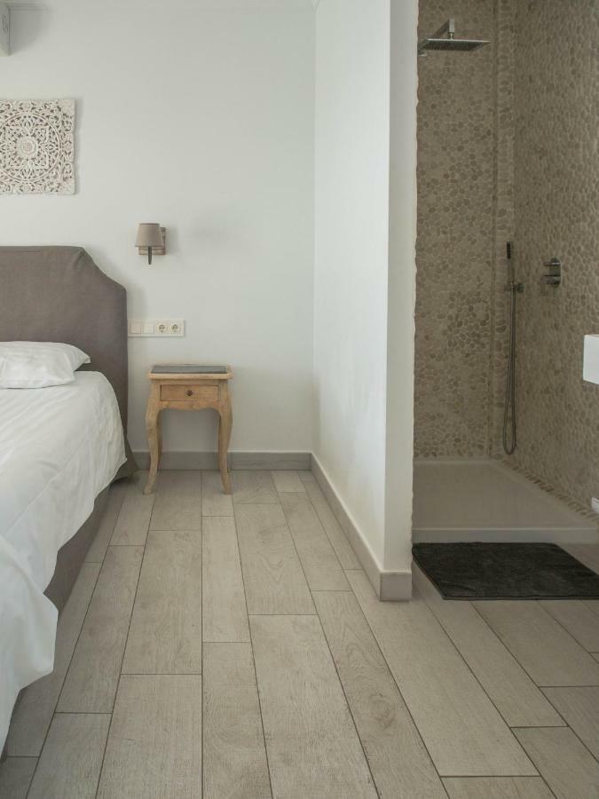 Frontline Villa, Five Star Deluxe 坎佩略 外观 照片